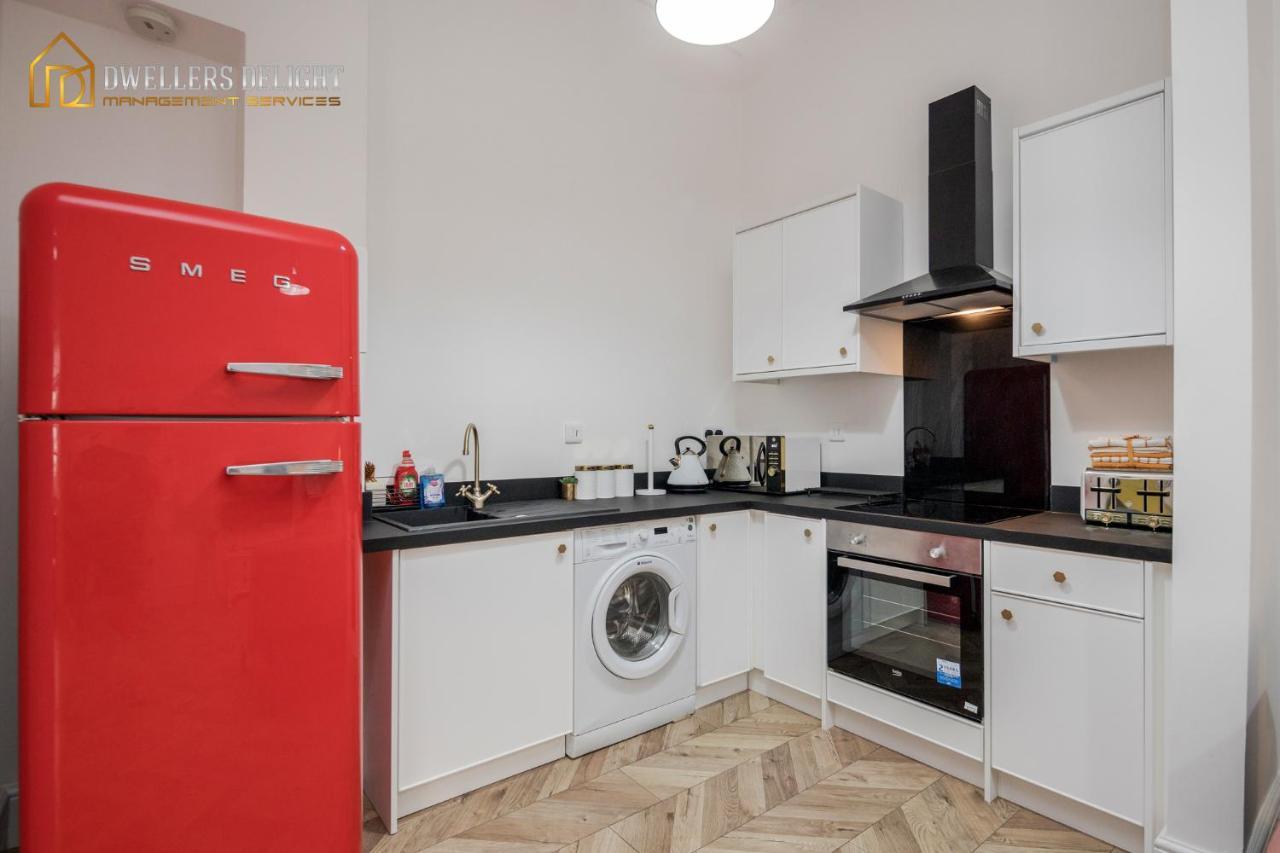 Entire 2 Bed Flat Plaistow,Canning Town Prime Location In Londen Buitenkant foto