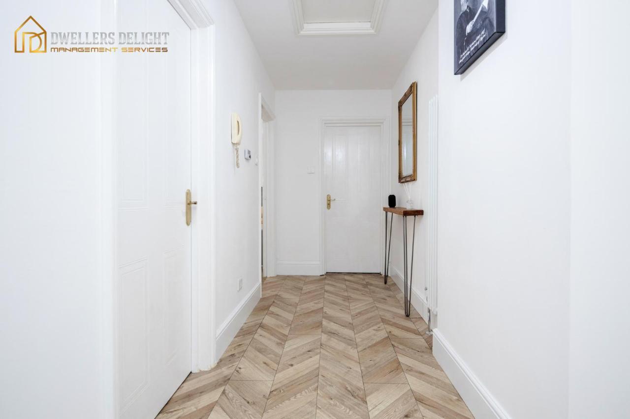 Entire 2 Bed Flat Plaistow,Canning Town Prime Location In Londen Buitenkant foto
